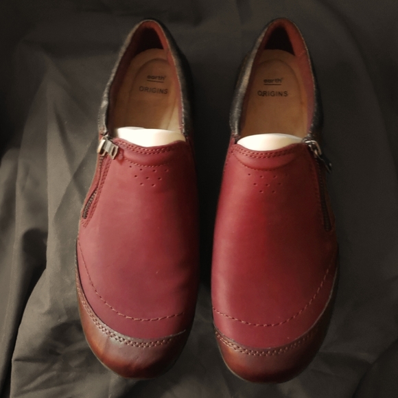 NEW Earth Origins Leather Clogs in Rouge Merlot - Picture 2 of 16